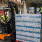 Mercadona ha efectuado la donación de 13.500 litros de leche Hacendado al Banco de Alimentos en las comarcas tarraconenses este jueves.