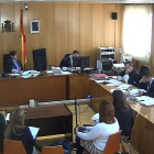 Captura de pantalla de psicòlegs i forenses presentant proves pericials en el judici per l'assassinat d'una dona a Valls, que es fa a l'Audiència de Tarragona. Imatge del 12 d'abril del 2018