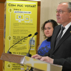 L'alcalde de Reus, Carles Pellicer, i la regidora de  Participació, Ciutadania i Transparència, Montserrat Flores, en la presentació dels resultats dels pressupostos participatius.