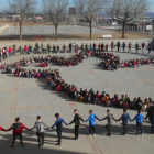 Imatge del símbol de la pau fet per alumnes i professors de l'Escola Bonavista.