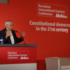 Un moment de la intervenció del ministre d'Exteriors, Josep Borrell, en un acte de Societat Civil Catalana.