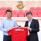 Jose Antonio Gordillo y Josep Maria Andreu con la camiseta del Nàstic.