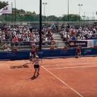 El vídeo muestra imágenes de los partidos de tenis, así como también de los entrenamientos o los ratos de descanso de los deportistas.