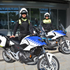 Les dues noves motocicletes que la unitat de trànsit ha incorporat al seu parc mòbil.