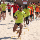 Los jugadores granas se han entrenado en la playa de la Arrabassada.