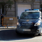 Imatge del vehicle de la policia espanyola entrant al Suprem el conseller destituït Joaquim Forn, el 17 d'abril de 2018.