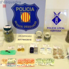 Imagen de la droga y el material intervenido en el local de Tortosa.