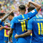 Coutinho i Neymar celebrant el primer gol contra Costa Rica.