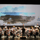 Una imatge de l'Amfiteatre va dominar l'escena, mentre la Banda Unió Musical de Tarragona interpretava peces musicals.