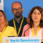 Marta Pascal al costat de David Font i Montserrat Candini, durant la compareixença de premsa en el marc de l'assemblea del PDeCAT per anunciar que renuncia a formar part de la direcció.