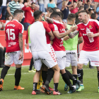 Los jugadores del Nàstic celebran uno de los cinco goles que le marcaron este sábado en la Cultural y Deportiva Leonesa.