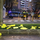 Los manifestantes dejaron las bayetas en la rambla Lluís Companys al ver el despliegue policial en las puertas del Palau.