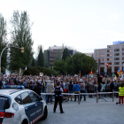 La concentració a la plaça Imperial Tarraco de Tarragona, amb la subdelegació del govern espanyol acordonada pels Mossos d'Esquadra.