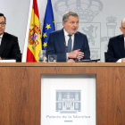 Els ministres d'Economia, Román Escolano, el portaveu del govern espanyol, Íñigo Méndez de Vigo, i el ministre d'Hisenda, Cristòbal Montoro.
