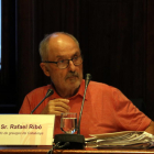 Plano medio del Síndic de Greuges, Rafael Ribó, durante su intervención en la comisión del Parlament.