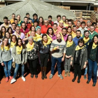 Los grupos castellers participan en la presentación del Mocador Casteller Solidari.