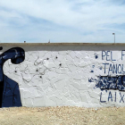 Imagen del mural que la PDE pintó al parque del Riu de Deltebre y que el consistorio ha borrado por un error.