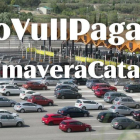 Una fotografia d'un peatge amb vehicles amb el lema 'No vull pagar' #Primaveracatalana.