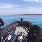 Els submarinistes de la Guàrdia Civil durant la búsqueda dels turistes