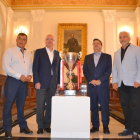 La copa del trofeo, que ha sido presentado este lunes al Ayuntamiento de Reus.