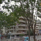 El hombre se cayó desde el balcón de un hotel situado en la calle Vendrell.