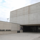 Una imagen de archivo del acceso principal a la Escola Isabel Besora.