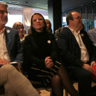 Adriana Lastra i Miquel Iceta, al centre, asseguts a la primera fila de l'acte de presentació del candidat per Tortosa, Enric Roig.