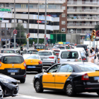 Imagen de archivo de taxis en la ciudad de Barcelona.
