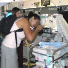 La organización 'Dits Petits' capta imágenes, voluntarias, de los recién nacidos hospitalizados.