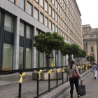 Llaços grocs a l'edifici dels jutjats de primera instància de casos civils a Brussel·les, el mateix dia en què estava citat el jutge Pablo Llarena.
