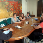 Imatge de la reunió entre els representants del comitè de Santa Tecla i Fèlix Alonso.