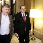 El president de la Generalitat, Quim Torra, i el diputat, Albert Batet, arribant a la reunió amb els diputats de JxCat, el 30 de maig de 2018.