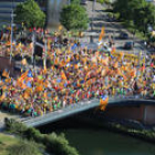 Foto aérea a las 9 de la mañana de la concentración 'Omplim Estrasburg' delante de el Parlamento Europeo.