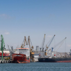 Pla obert de dos vaixells al port de Tarragona. Imatge publicada el 3 de maig del 2019