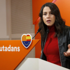La líder de Cs en Cataluña, Inés Arrimadas, en rueda de prensa en la sede del partido.