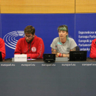 Los miembros de Open Arms y el eurodiputado Miguel Urbán (segundo por la izquierda) durante la rueda de prensa en la Eurocámara el 2 de julio.