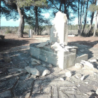 Un dels monumentsque han estat destrossats ala terra Alta.