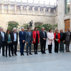 Foto de família al Palau de la Generalitat de la presentació del Consell de la Mancomunitat Cultural.