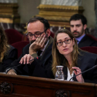 Marina Roig y Benet Salellas, abogados de Jordi Cuixart, y Olga Arderiu, letrada de Carme Forcadell, durante la primera jornada del juicio del 1-O.