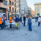 Alguns dels participants en la concentració de la Marea a la plaça Corsini ahir al matí.
