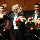 El tenor Plácido Domingo, saludant mentre rep una ovació a Salzburg, Àustria.