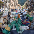 La Trobada de Puntaires de Constantí este año se celebró en la calle Major.