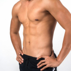 Las cirugías de contorno corporal, como la reducción de mamas o las liposucciones, son cada vez más populares entre la población masculina.