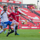 Sebas Coris, durante una acción del Nàstic-Tenerife de la jornada inaugural de este campeonato de Liga.