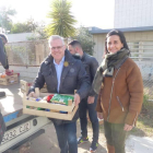 El alcalde, Pere Granados, y la concejala de Infancia, Júlia Gómez, han entregado los alimentos.