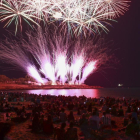 La playa del Milagro acogió ayer la segunda jornada del 29º Concurso de Fuegos Artificiales de Tarragona.