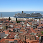Imagen de archivo de un crucero en la ciudad de Lisboa.
