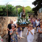 La Virgen recorrió, sobre los hombros de numerosos fieles una parte del paseo marítimo hasta la calle de la Ermita de Berà.