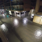El carrer Reial inundat durant les últimes pluges del 14 d'octubre.