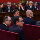 Oriol Junqueras, mirando atrás durante la primera jornada del juicio del 1-O.